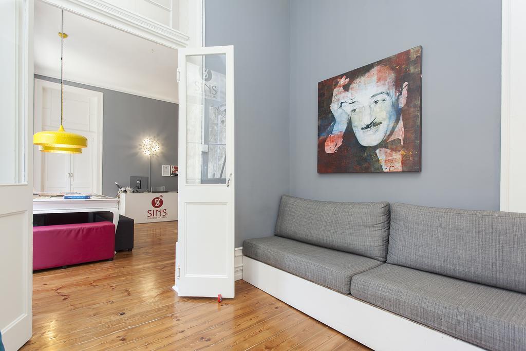 5 Sins Chiado Hostel Lisbon Exterior photo