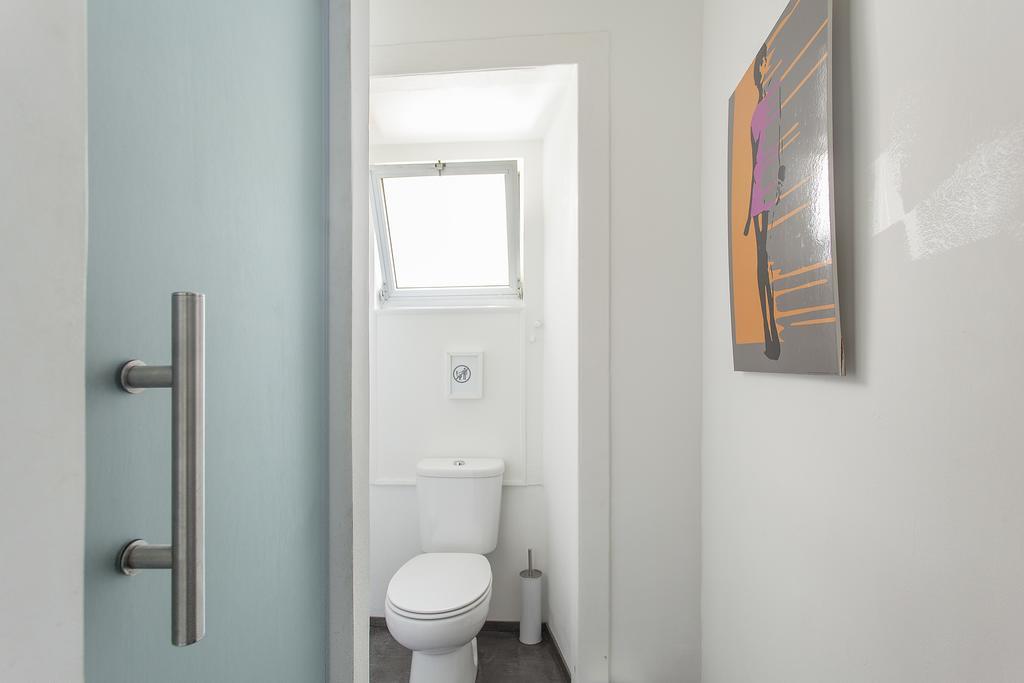 5 Sins Chiado Hostel Lisbon Exterior photo