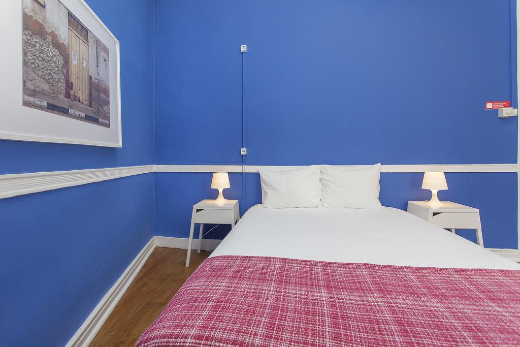 5 Sins Chiado Hostel Lisbon Room photo