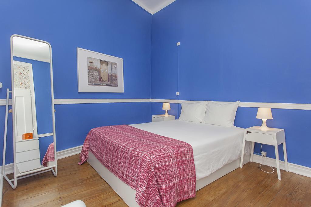 5 Sins Chiado Hostel Lisbon Room photo