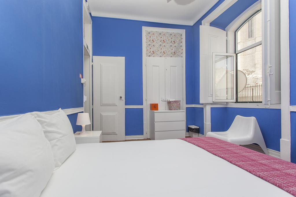 5 Sins Chiado Hostel Lisbon Room photo