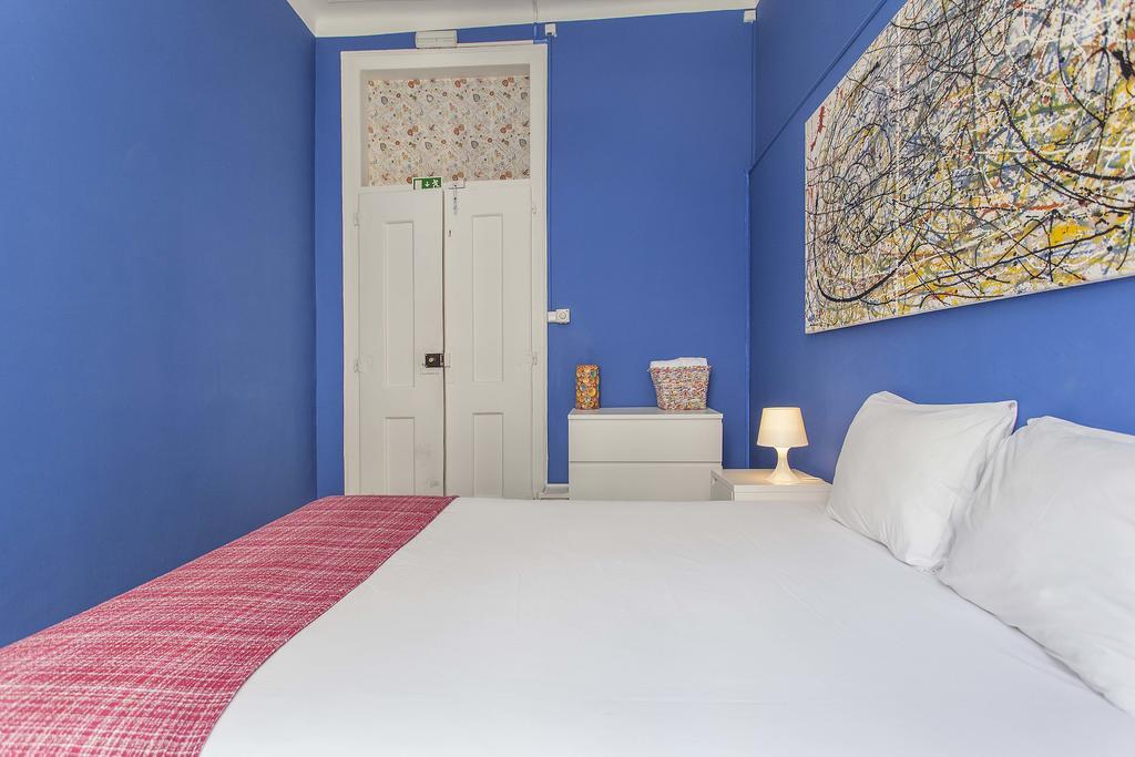 5 Sins Chiado Hostel Lisbon Room photo