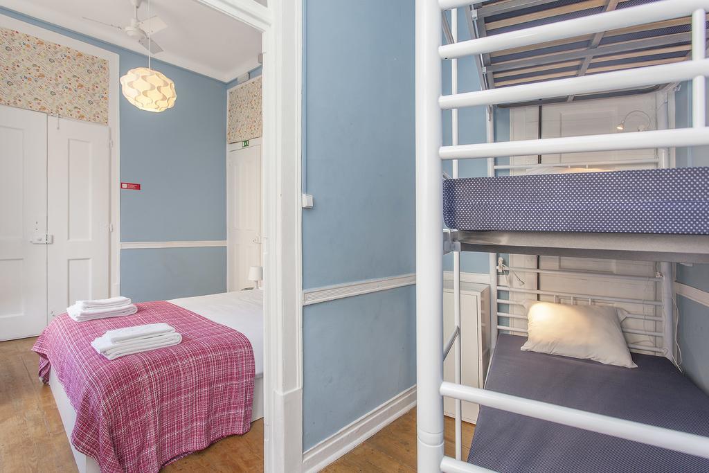 5 Sins Chiado Hostel Lisbon Room photo