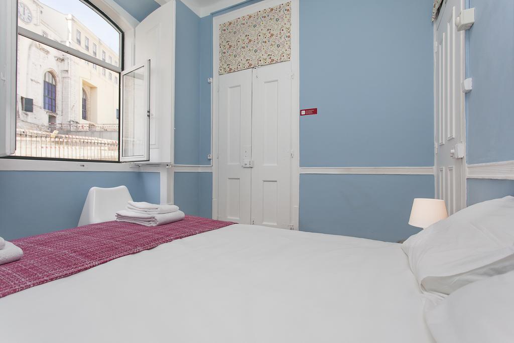 5 Sins Chiado Hostel Lisbon Room photo
