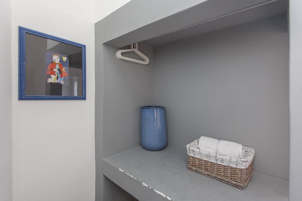 5 Sins Chiado Hostel Lisbon Room photo