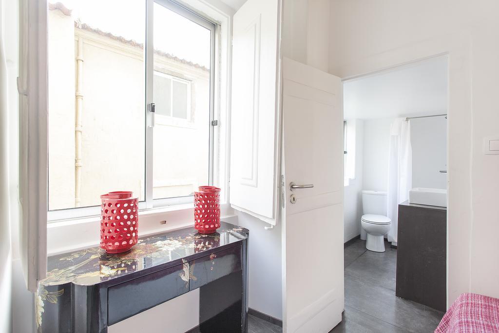 5 Sins Chiado Hostel Lisbon Room photo