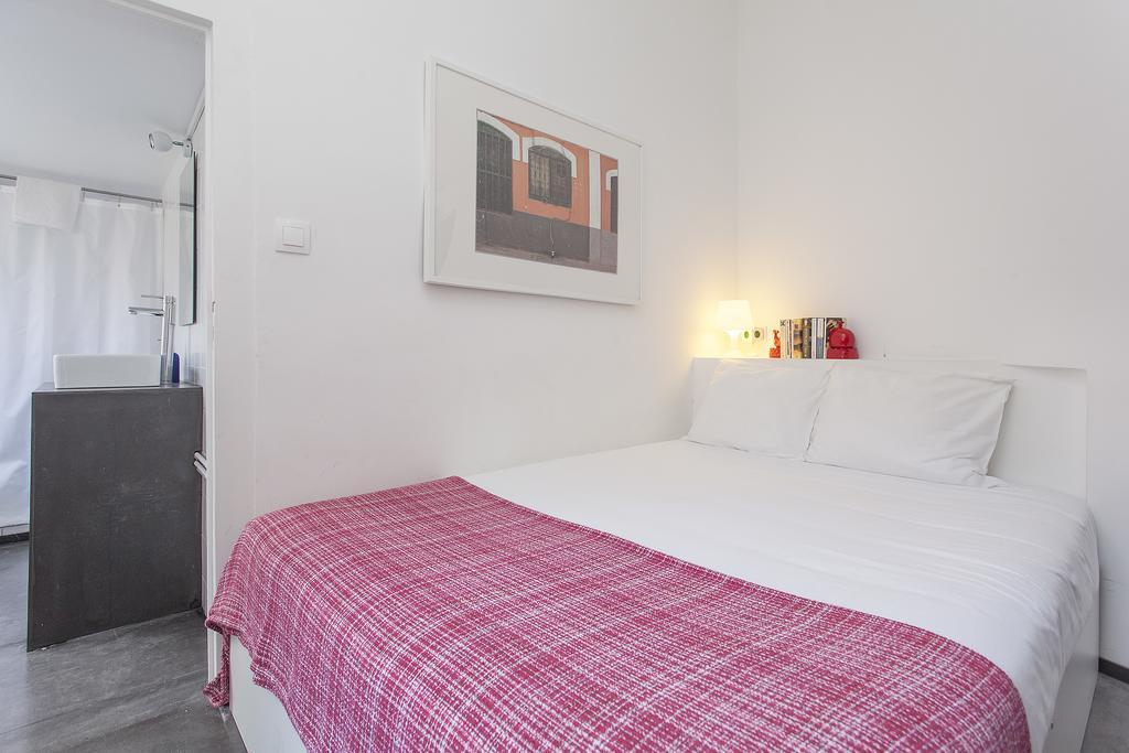 5 Sins Chiado Hostel Lisbon Room photo