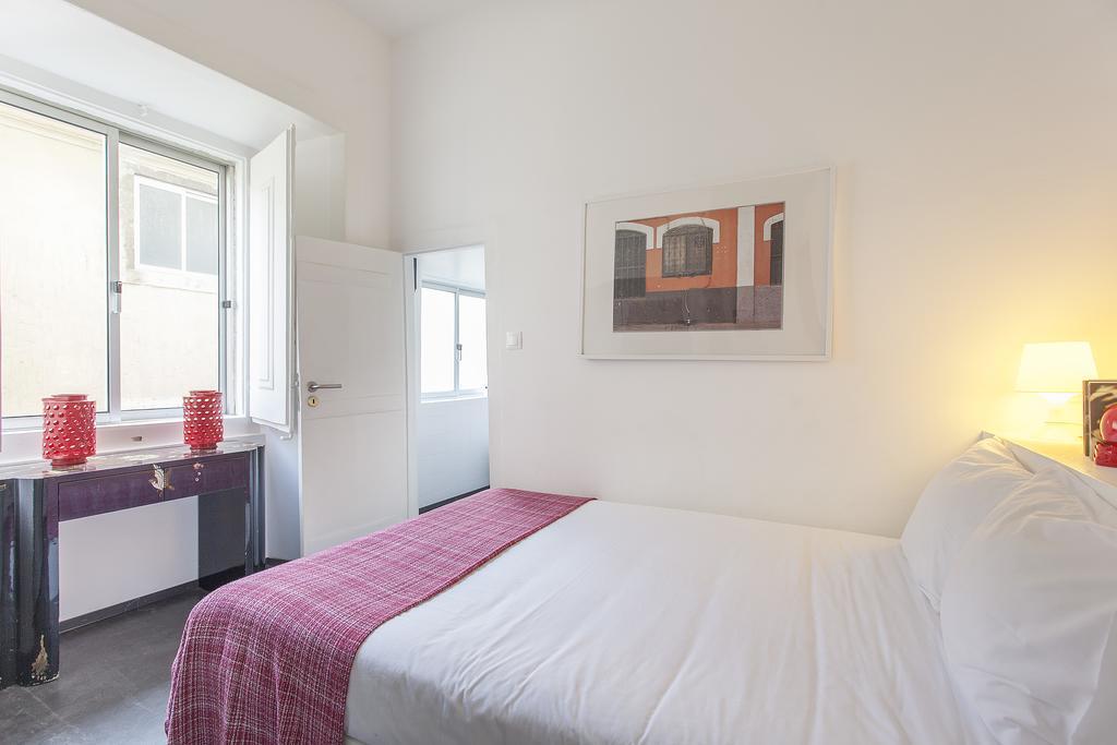 5 Sins Chiado Hostel Lisbon Room photo