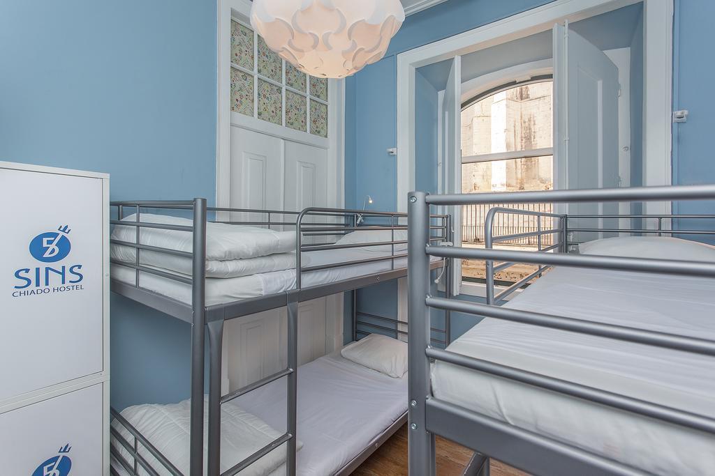 5 Sins Chiado Hostel Lisbon Room photo