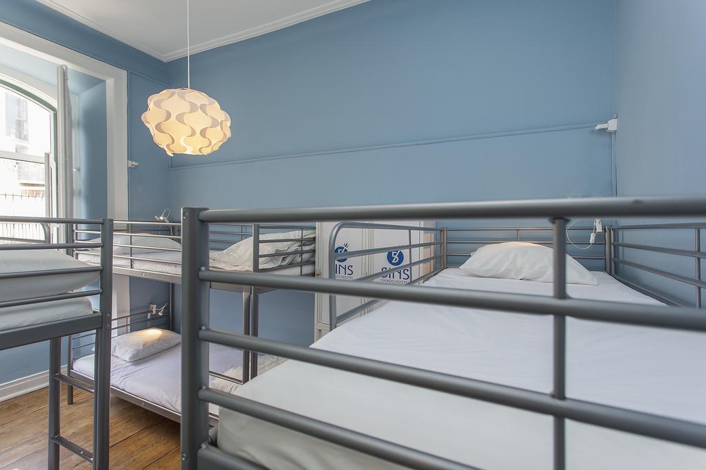 5 Sins Chiado Hostel Lisbon Room photo