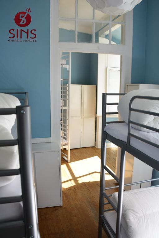 5 Sins Chiado Hostel Lisbon Room photo