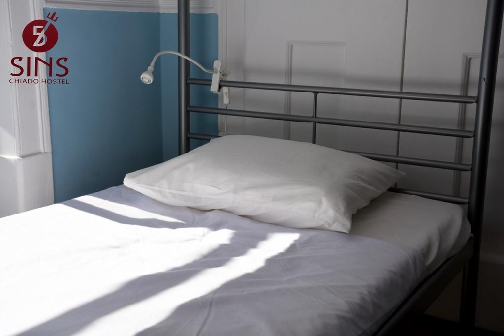 5 Sins Chiado Hostel Lisbon Exterior photo