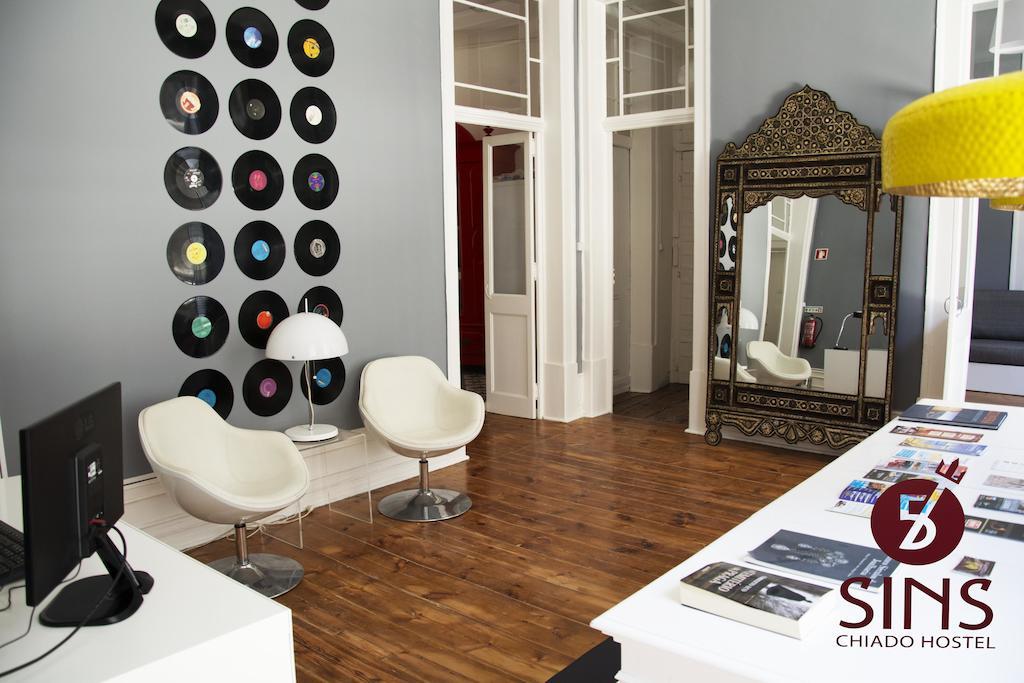 5 Sins Chiado Hostel Lisbon Exterior photo