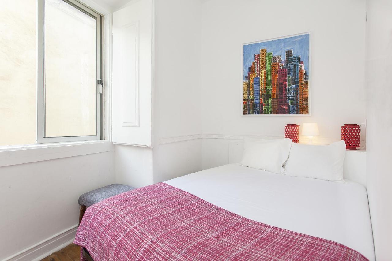 5 Sins Chiado Hostel Lisbon Room photo